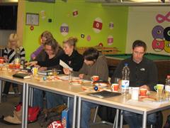 Teilnehmer/innen im Erfahrungsaustausch